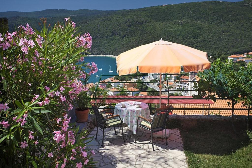 Apartments With A Parking Space Rabac, Labin - 7622 Extérieur photo